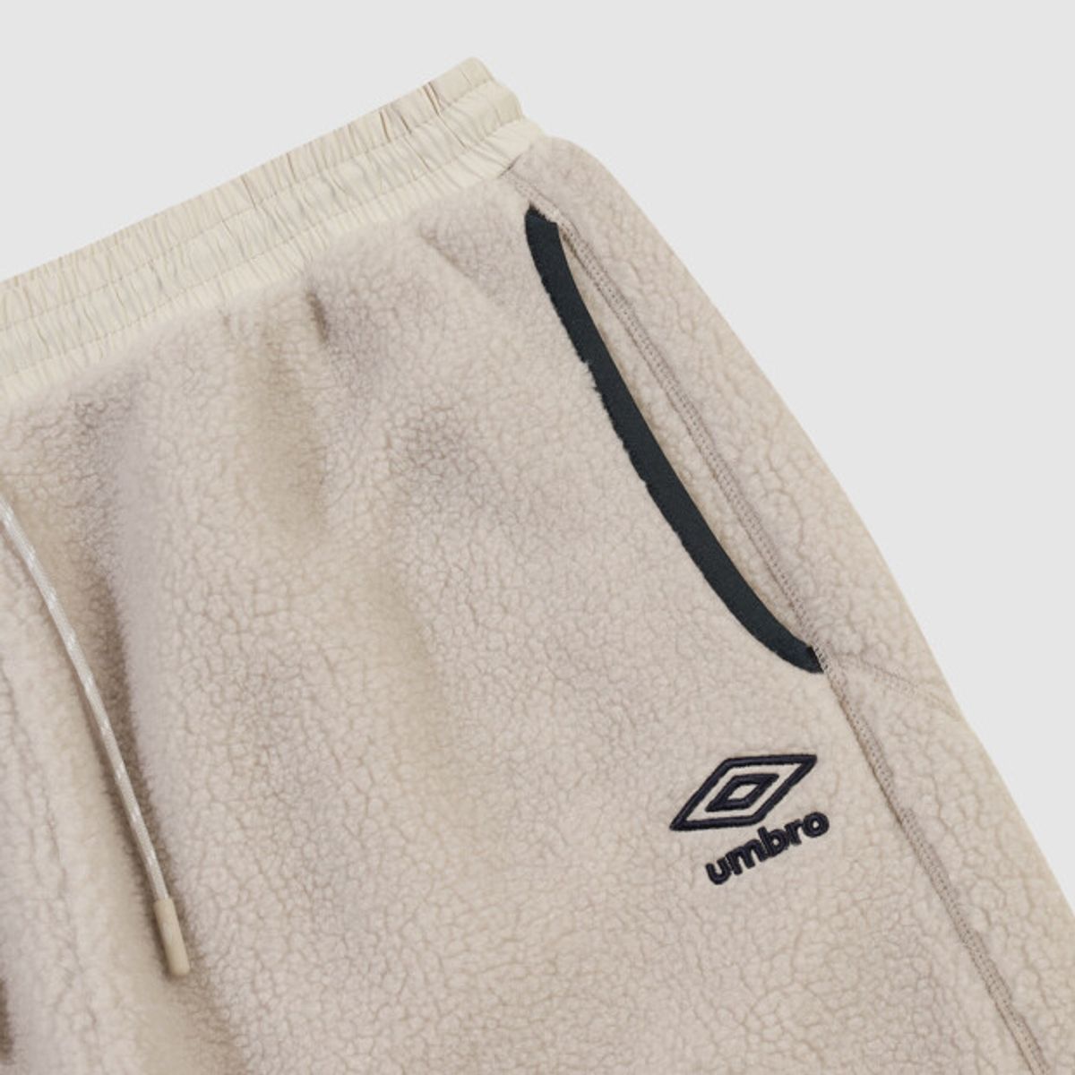 엄브로(UMBRO) 쉐르파 플리스 조거 팬츠 베이지 UR423CFPO5