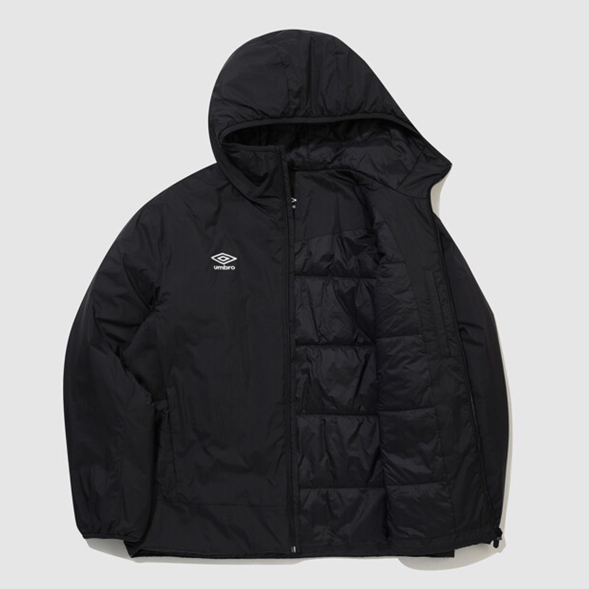 엄브로(UMBRO) 올라운드 후드형 경량 패딩 자켓 블랙 UR421SPJO1