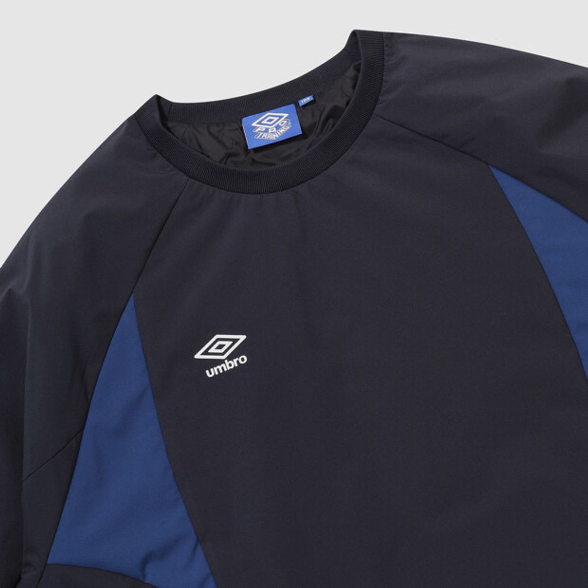 엄브로(UMBRO) PTR 인슐레이션 라운드넥 피스테 네이비 UR421SWTN8