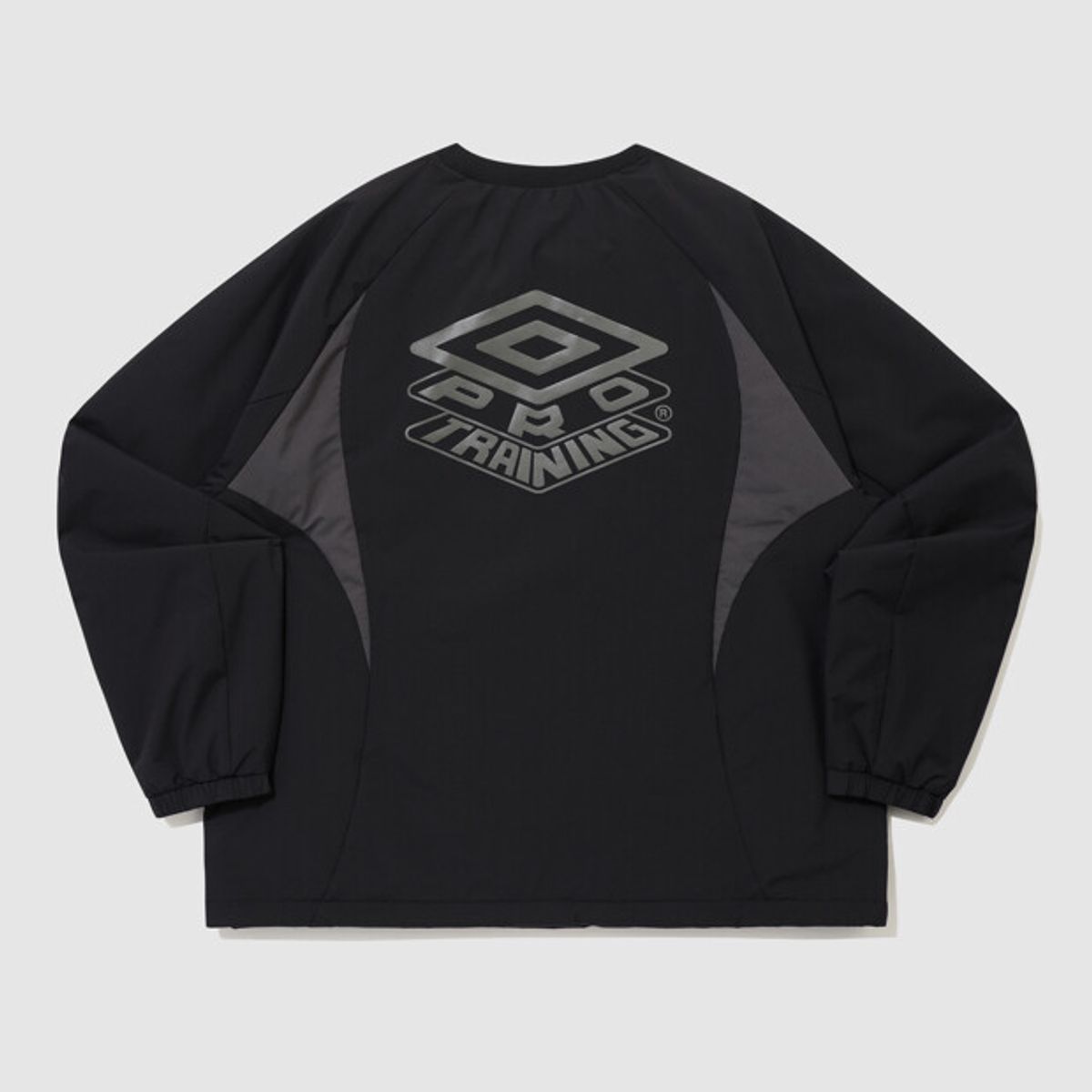 엄브로(UMBRO) PTR 인슐레이션 라운드넥 피스테 블랙 UR421SWTN8