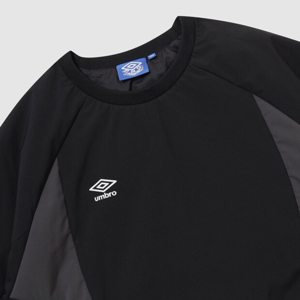 엄브로(UMBRO) PTR 인슐레이션 라운드넥 피스테 블랙 UR421SWTN8