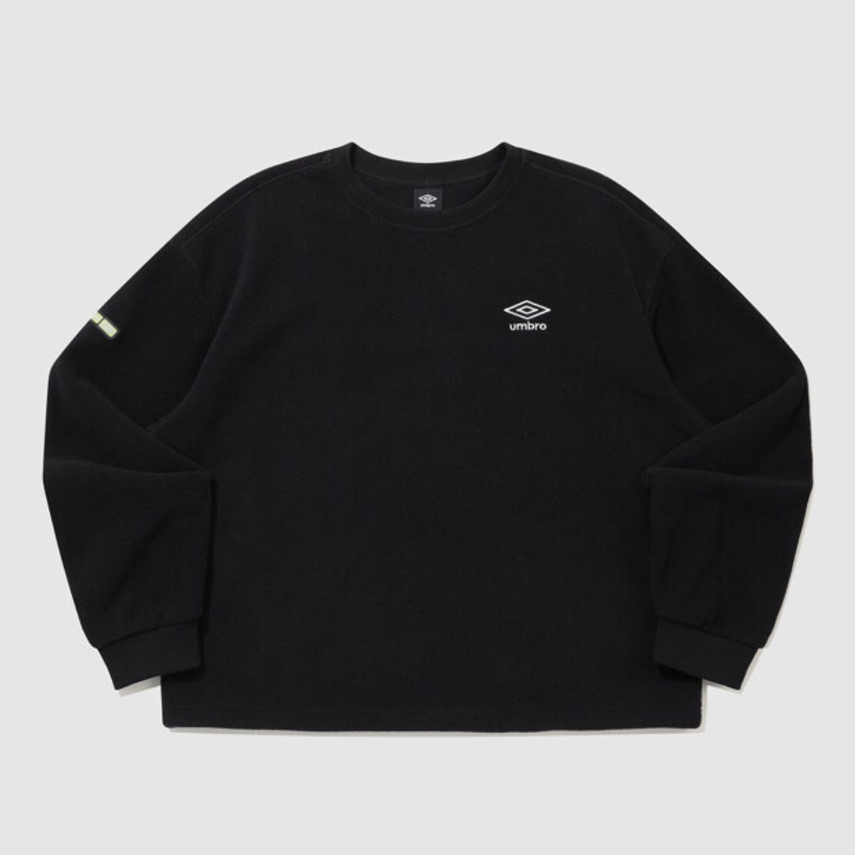 엄브로(UMBRO) 알파플리스 맨투맨 블랙 UR423CFSN2