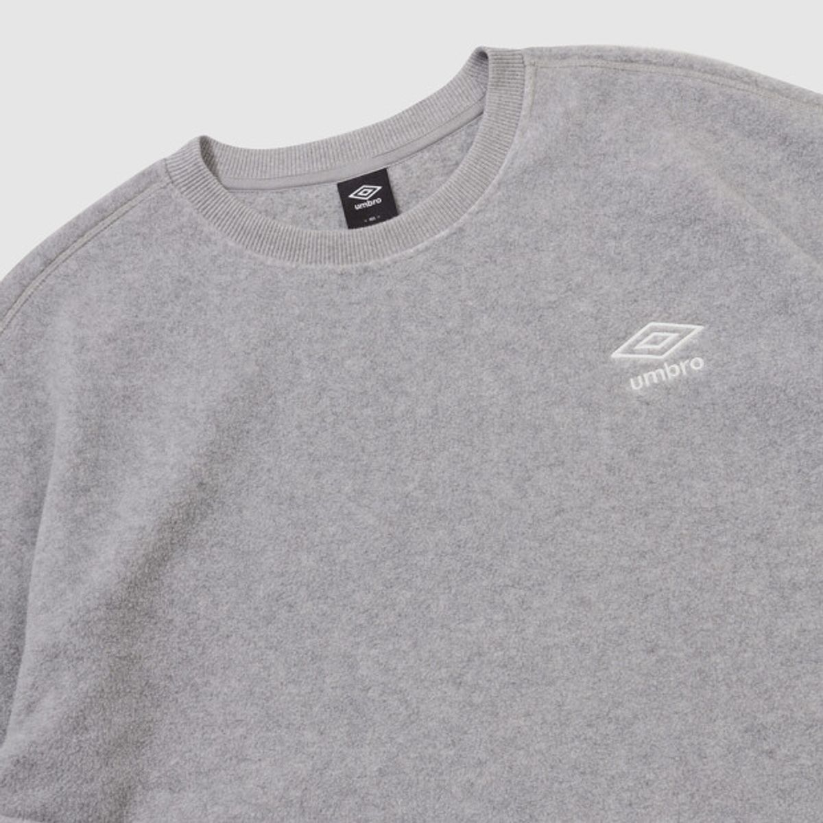 엄브로(UMBRO) 알파플리스 맨투맨 그레이 UR423CFSN2