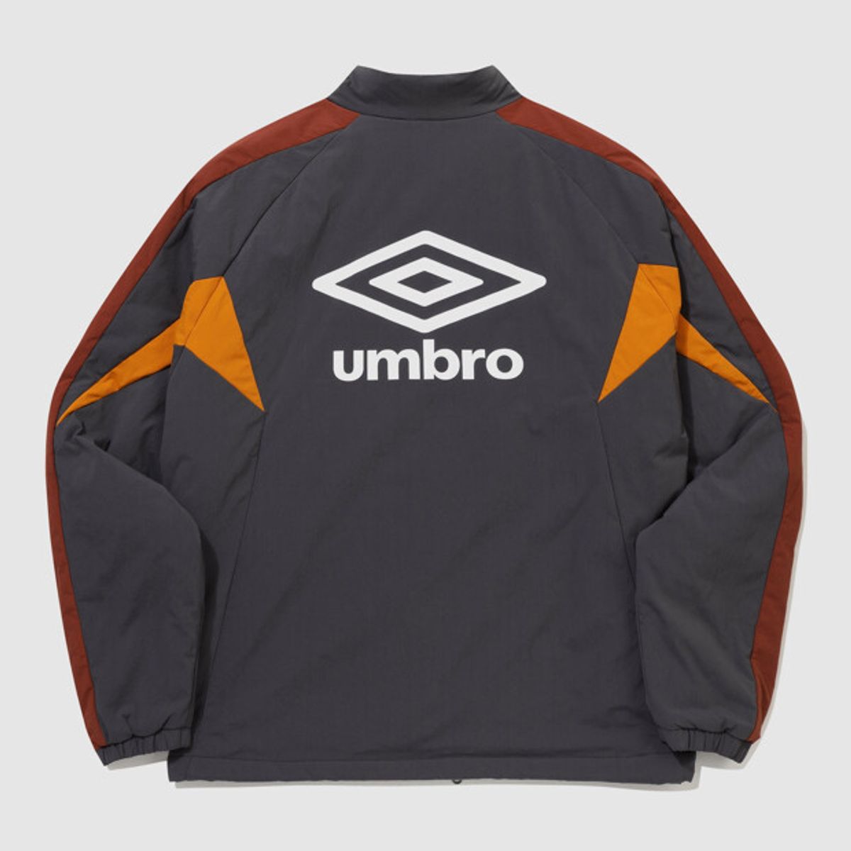 엄브로(UMBRO) 아이코닉 인슐레이션 스탠넥 자켓 차콜 UR421SPJN9