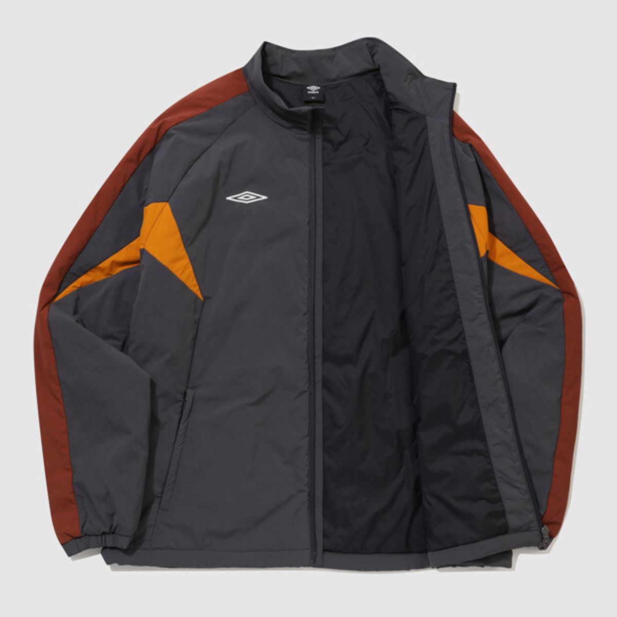 엄브로(UMBRO) 아이코닉 인슐레이션 스탠넥 자켓 차콜 UR421SPJN9