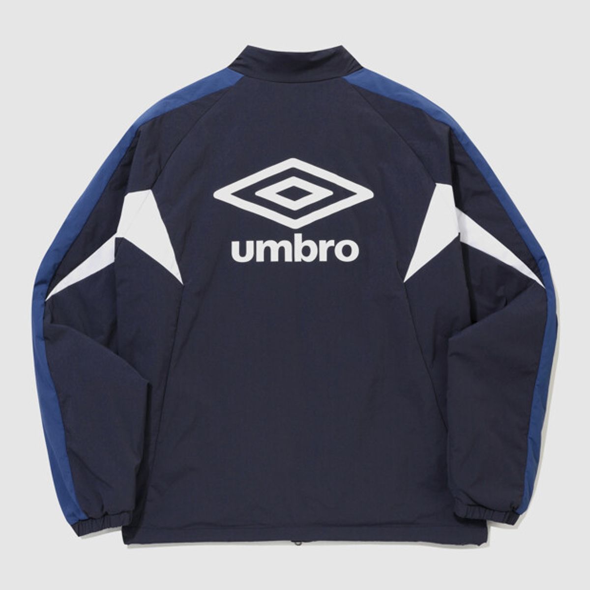 엄브로(UMBRO) 아이코닉 인슐레이션 스탠넥 자켓 네이비 UR421SPJN9