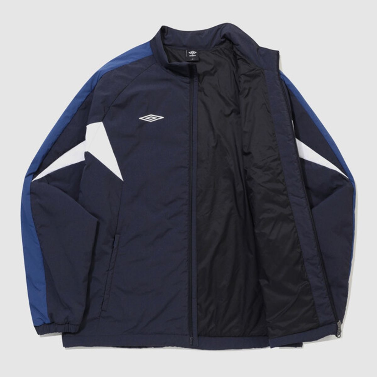 엄브로(UMBRO) 아이코닉 인슐레이션 스탠넥 자켓 네이비 UR421SPJN9
