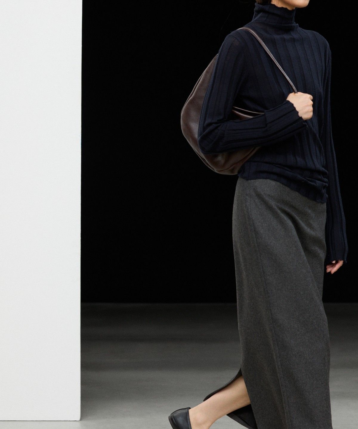 마시모두띠(MASSIMO DUTTI) 스웨이드 울 블렌드 스트레이트 미디 스커트