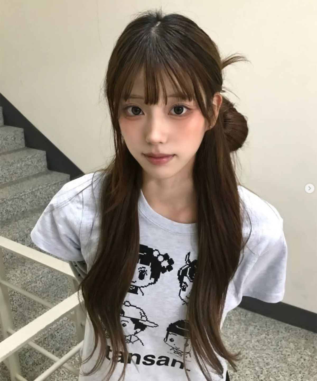 탄산마그네슘(TANSANMAGNESIUM) 안녕자두야X탄산 프렌즈 픽셀 레이어드 롱슬리브 (스카이블루)