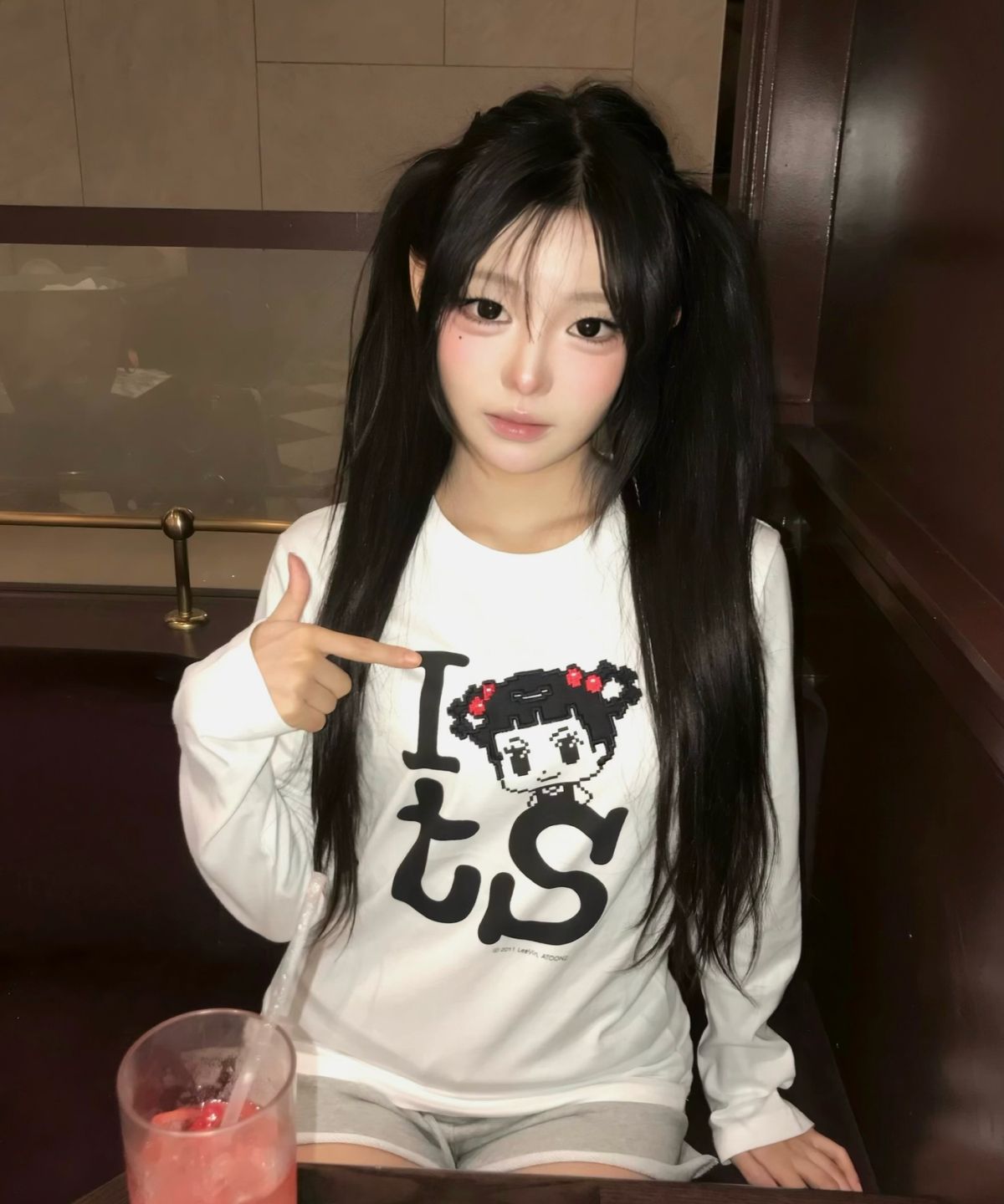 탄산마그네슘(TANSANMAGNESIUM) 안녕자두야X탄산 자두 롱슬리브 (화이트)