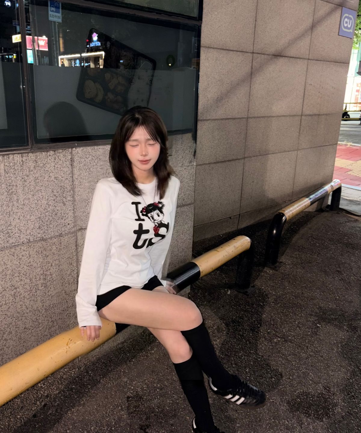탄산마그네슘(TANSANMAGNESIUM) 안녕자두야X탄산 자두 롱슬리브 (화이트)