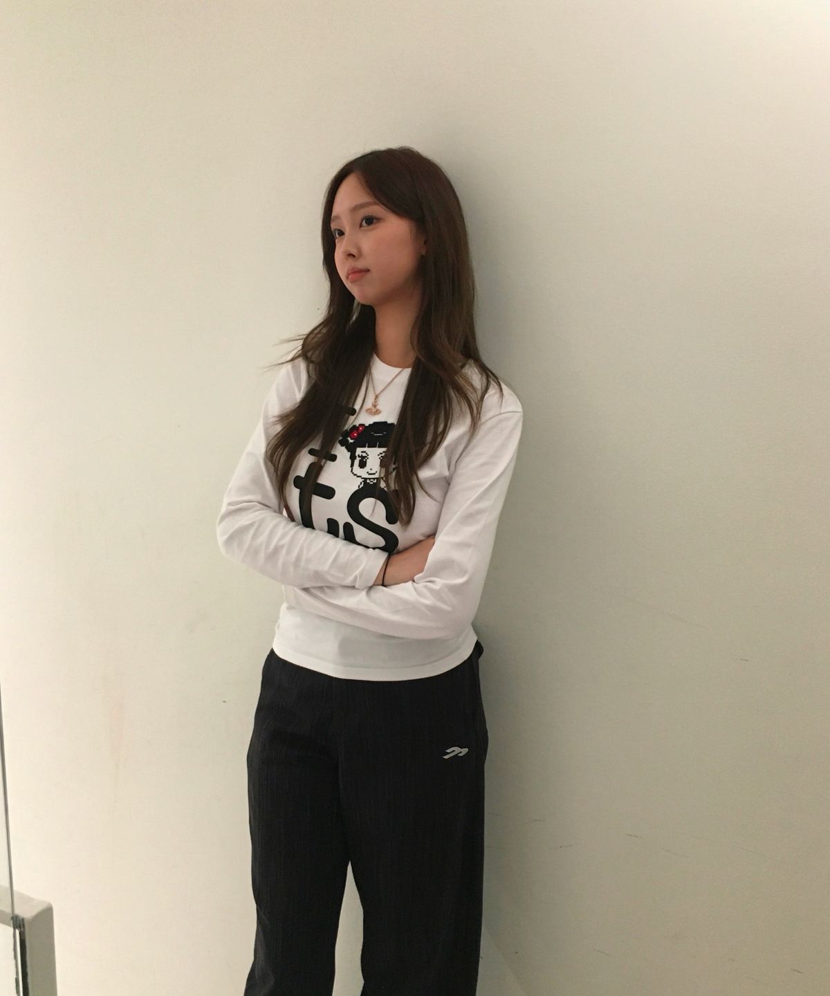 탄산마그네슘(TANSANMAGNESIUM) 안녕자두야X탄산 자두 롱슬리브 (화이트)