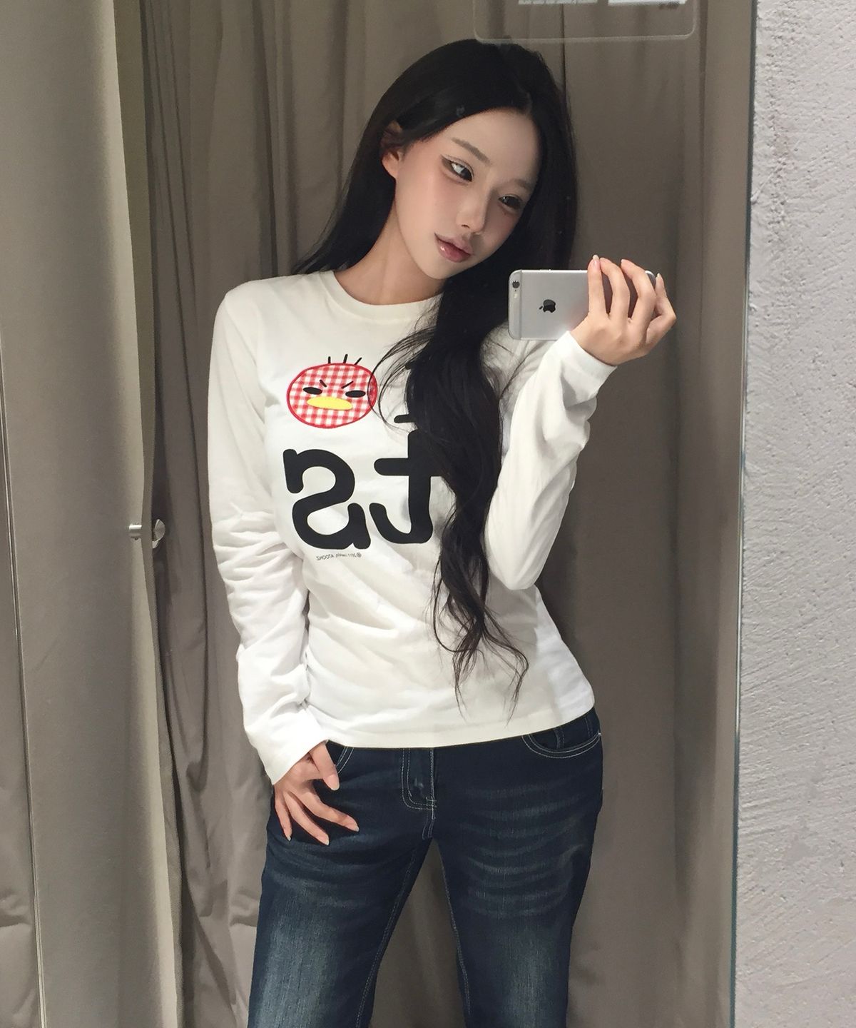 탄산마그네슘(TANSANMAGNESIUM) 안녕자두야X탄산 꼬꼬 롱슬리브 (화이트)
