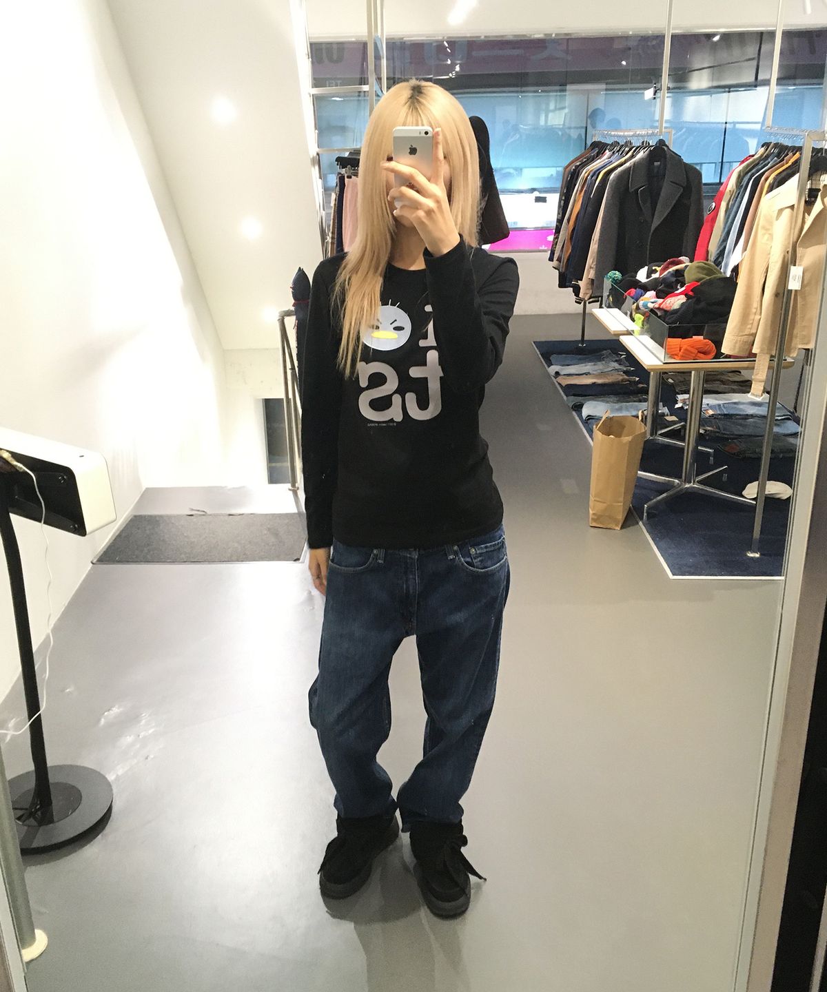 탄산마그네슘(TANSANMAGNESIUM) 안녕자두야X탄산 꼬꼬 롱슬리브 (블랙)