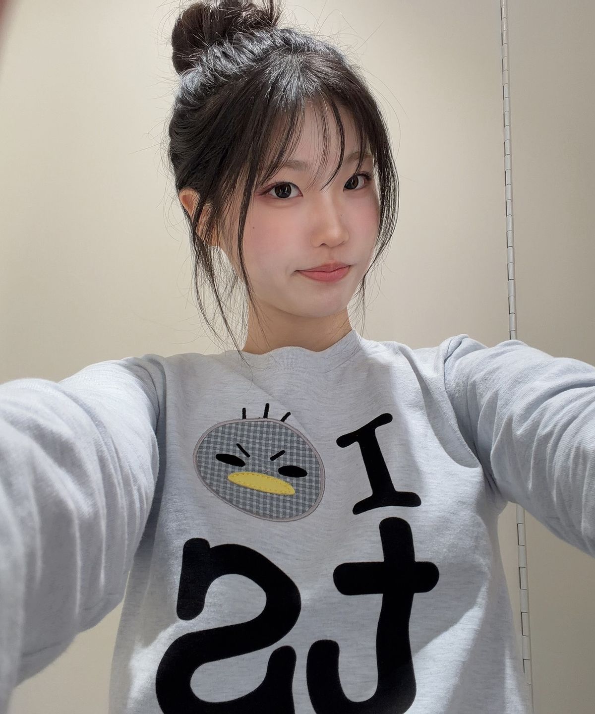 탄산마그네슘(TANSANMAGNESIUM) 안녕자두야X탄산 꼬꼬 롱슬리브 (스카이블루)