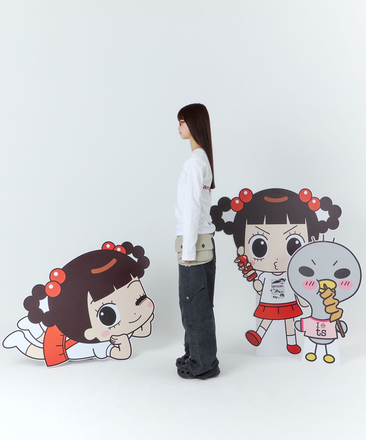탄산마그네슘(TANSANMAGNESIUM) 안녕자두야X탄산 앉은 꼬꼬 롱슬리브 (화이트)