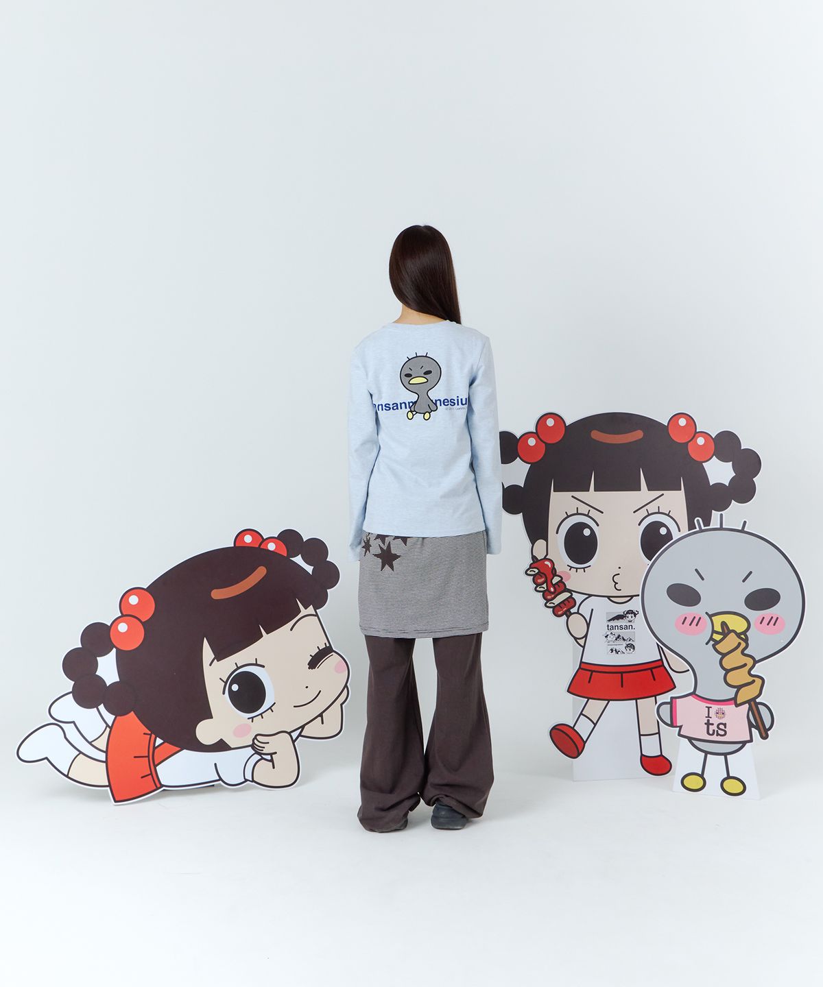 탄산마그네슘(TANSANMAGNESIUM) 안녕자두야X탄산 앉은 꼬꼬 롱슬리브 (스카이블루)