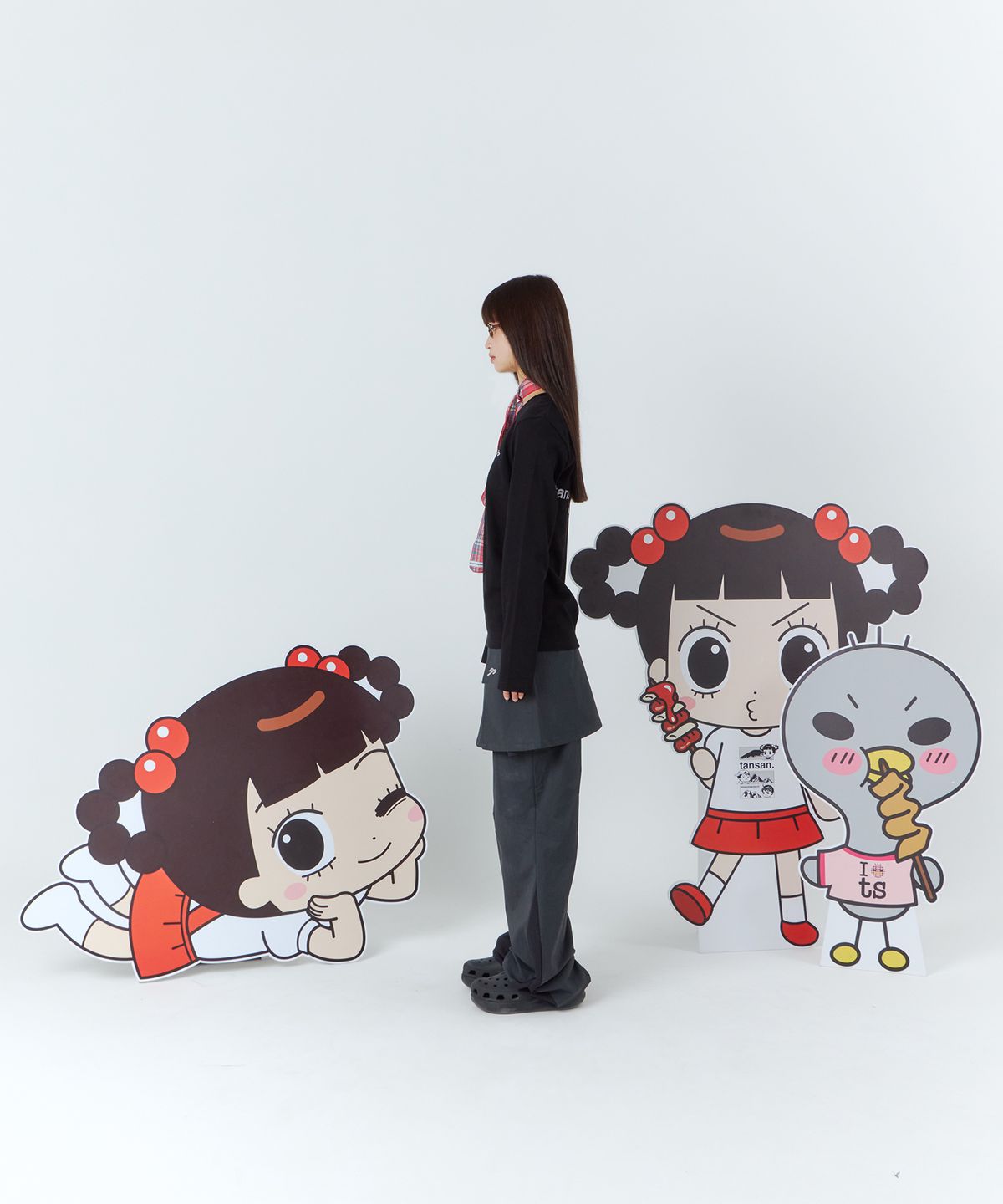 탄산마그네슘(TANSANMAGNESIUM) 안녕자두야X탄산 앉은 꼬꼬 롱슬리브 (블랙)