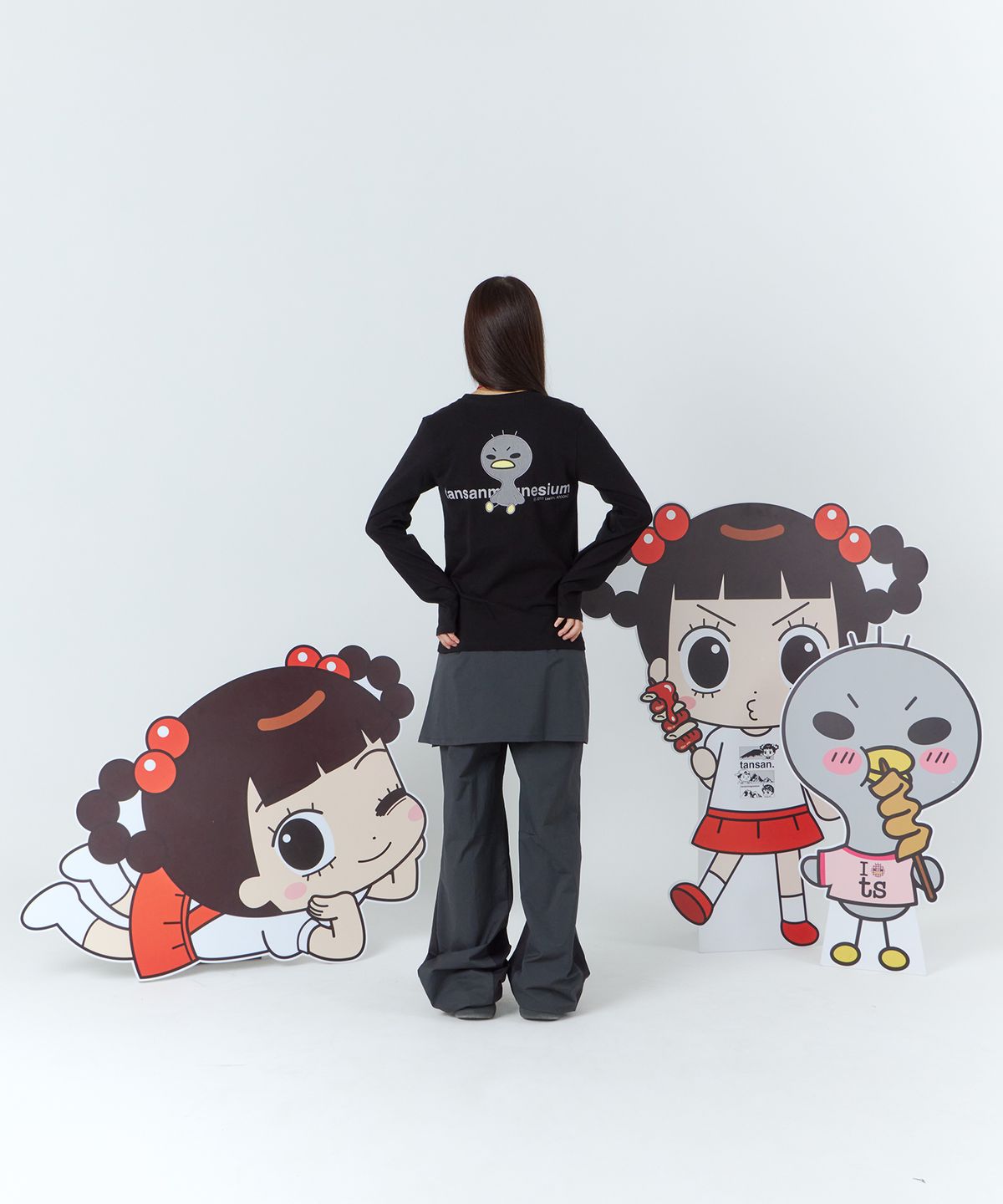 탄산마그네슘(TANSANMAGNESIUM) 안녕자두야X탄산 앉은 꼬꼬 롱슬리브 (블랙)