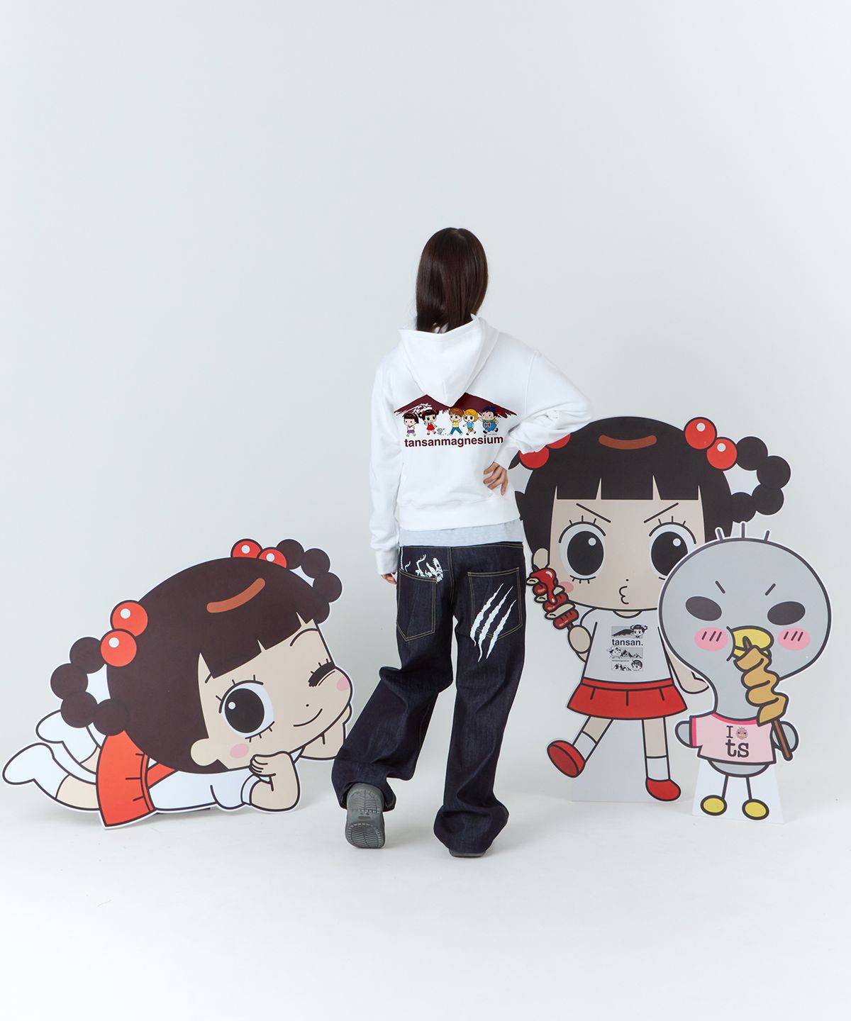 탄산마그네슘(TANSANMAGNESIUM) 안녕자두야X탄산 마운틴 자두 프렌즈 후드집업 (화이트)