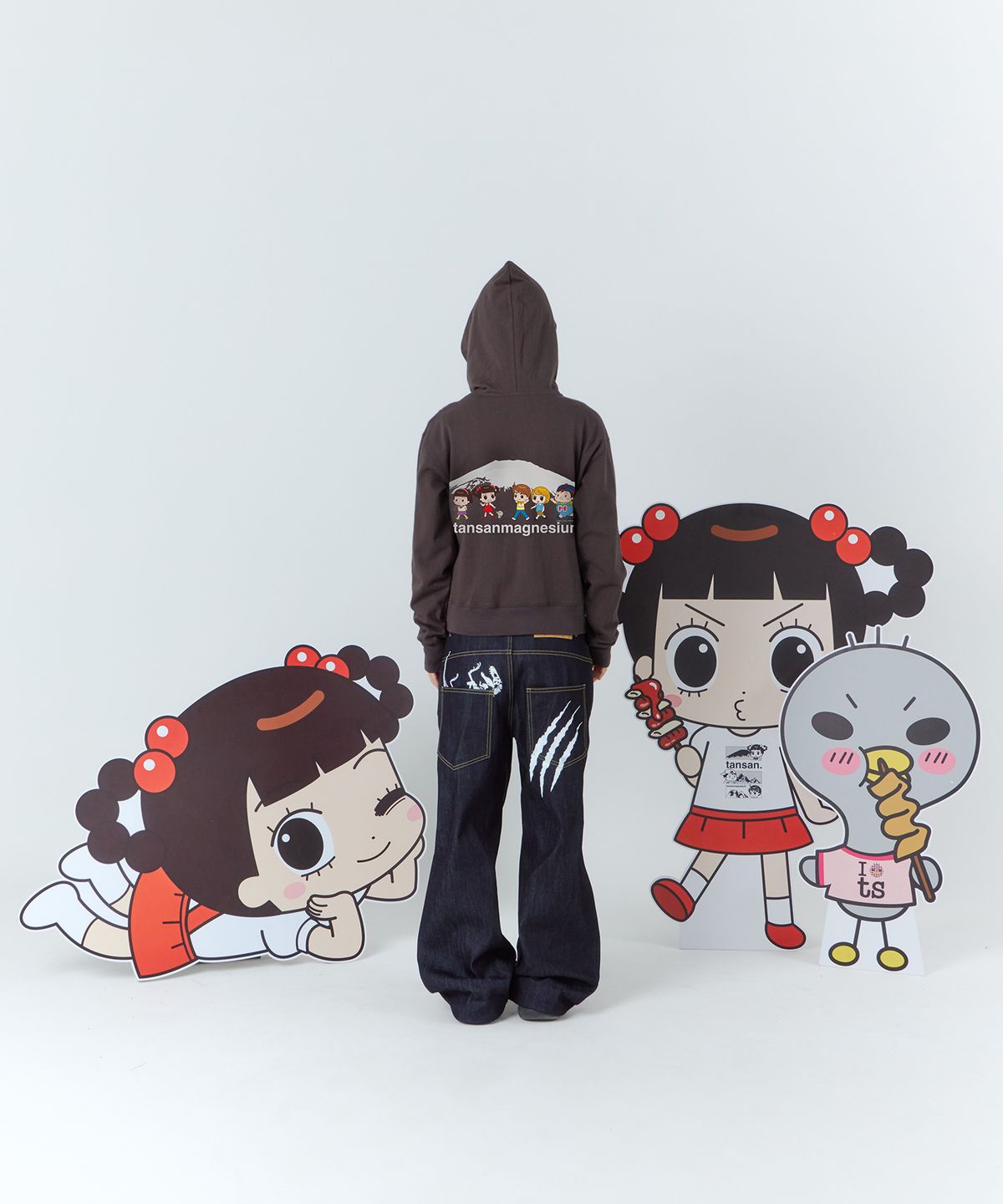 탄산마그네슘(TANSANMAGNESIUM) 안녕자두야X탄산 마운틴 자두 프렌즈 후드집업 (차콜)