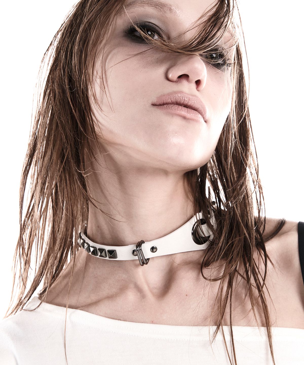 이양(EYANG) 2-WAY STUD LEATHER CHOKER WHITE