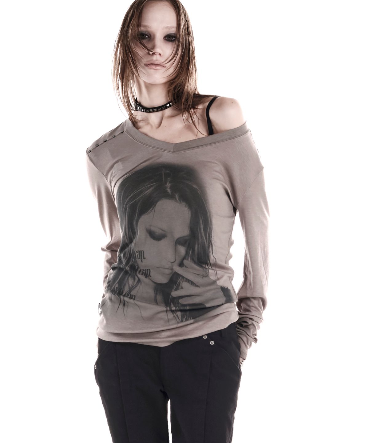 이양(EYANG) NO CAP V-NECK LONGSLEEVE TOP KHAKI
