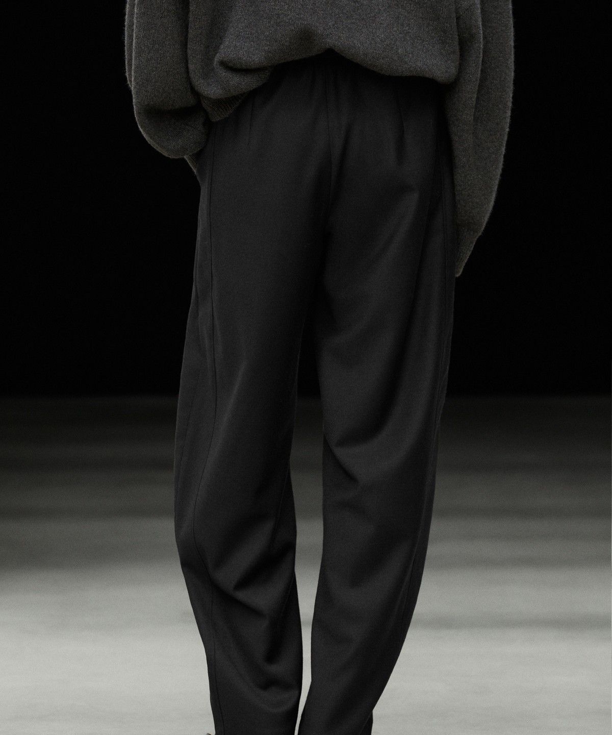 마시모두띠(MASSIMO DUTTI) 스웨이드 플란넬 배럴핏 팬츠