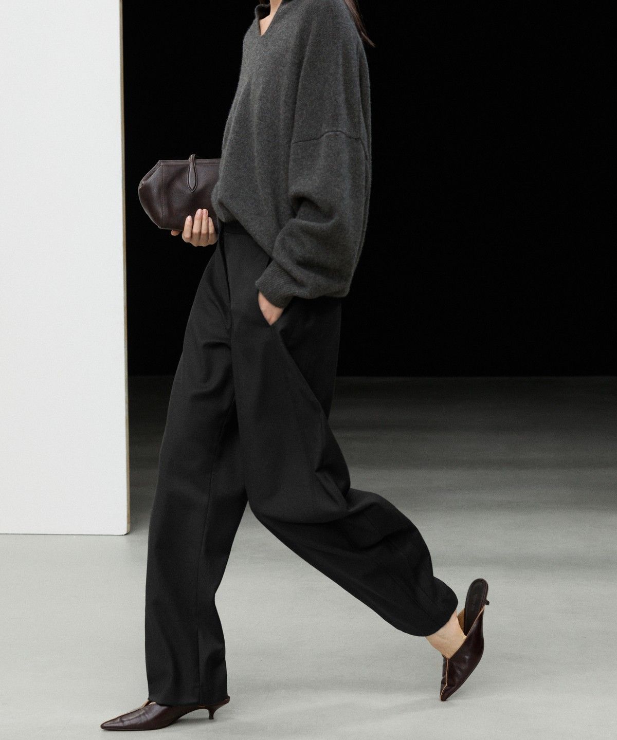 마시모두띠(MASSIMO DUTTI) 스웨이드 플란넬 배럴핏 팬츠