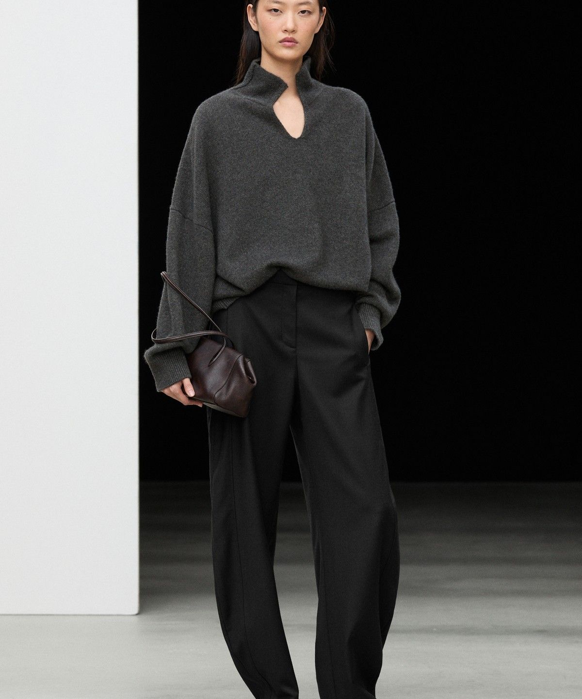 마시모두띠(MASSIMO DUTTI) 스웨이드 플란넬 배럴핏 팬츠