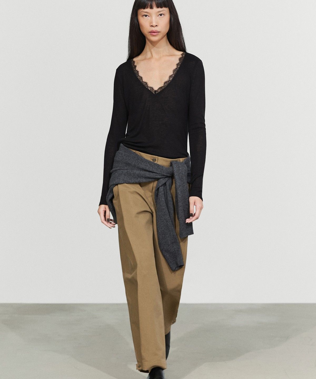 마시모두띠(MASSIMO DUTTI) 긴소매 란제리 디테일 티셔츠