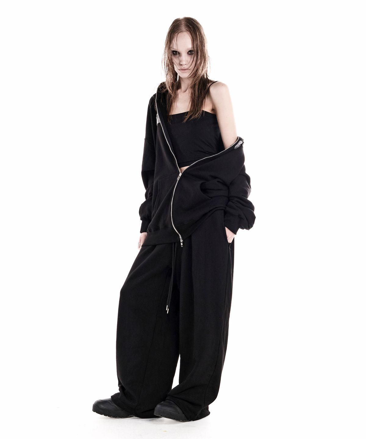 이양(EYANG) PARTY GIRL HOTFIX SET HOOD ZIP-UP BLACK