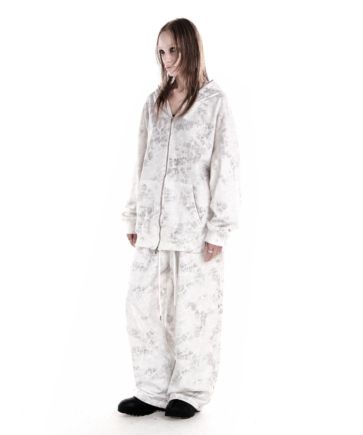 이양(EYANG) PARTY GIRL HOTFIX SET HOOD ZIP-UP WHITE LEOPARD