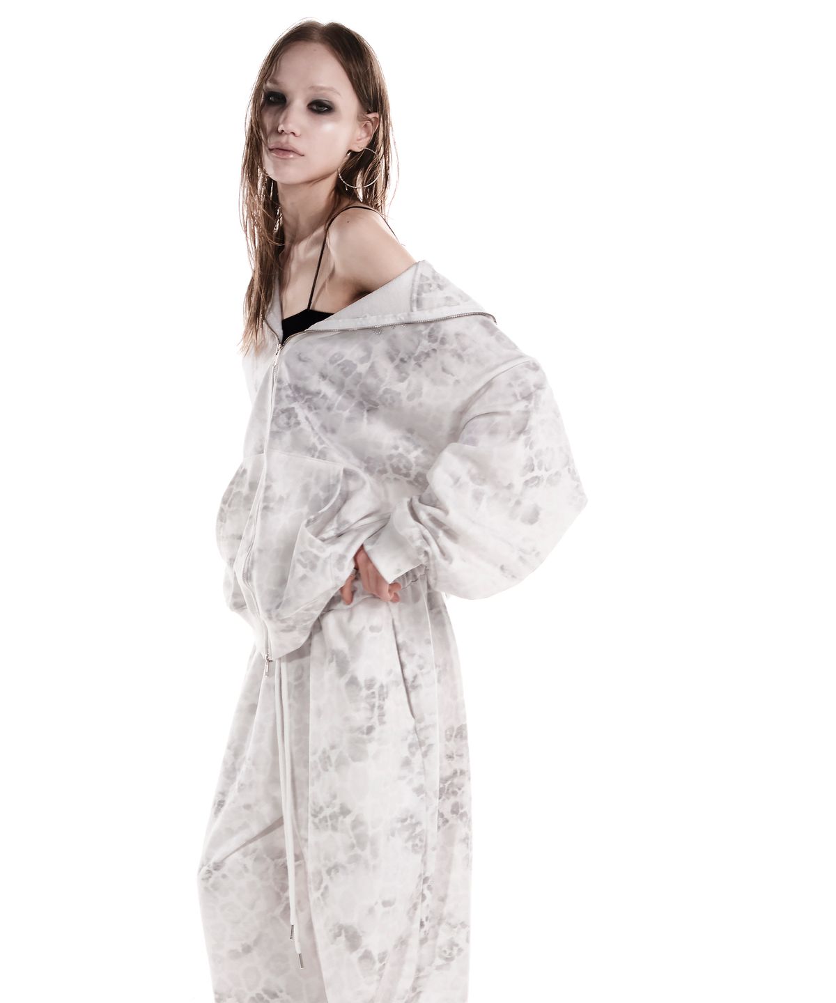 이양(EYANG) PARTY GIRL HOTFIX SET HOOD ZIP-UP WHITE LEOPARD
