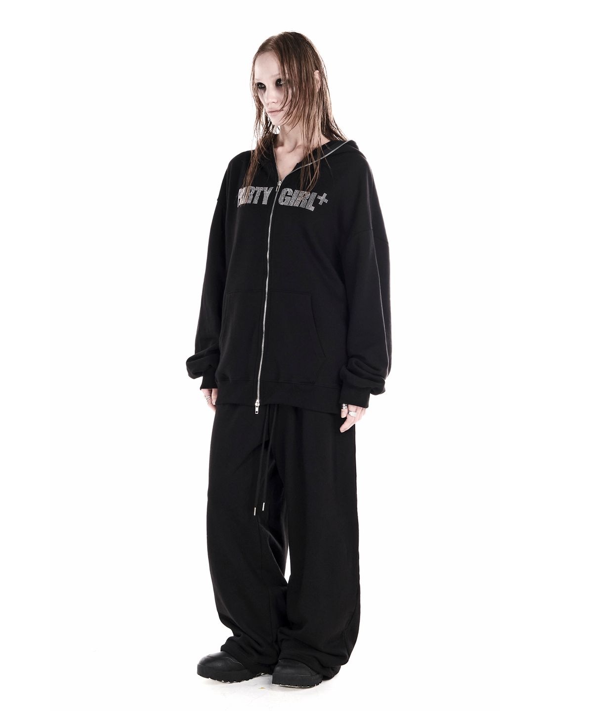 이양(EYANG) PARTY GIRL HOTFIX SET SWEATPANTS BLACK