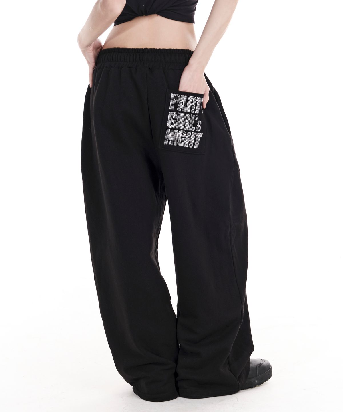 이양(EYANG) PARTY GIRL HOTFIX SET SWEATPANTS BLACK