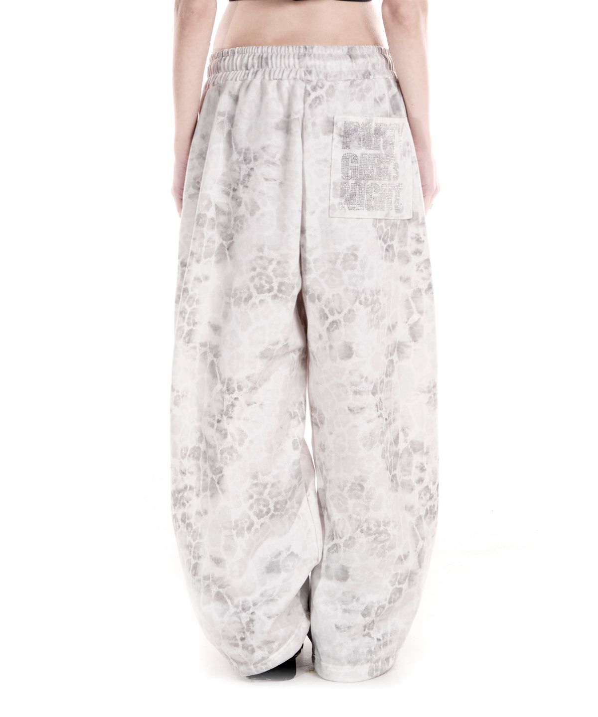 이양(EYANG) PARTY GIRL HOTFIX SET SWEATPANTS WHITE LEOPARD