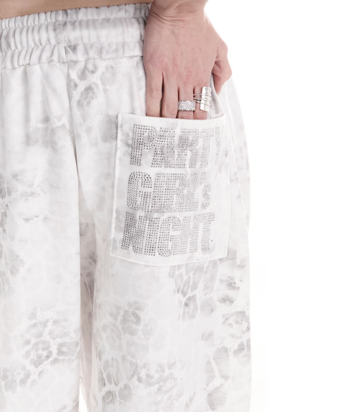 이양(EYANG) PARTY GIRL HOTFIX SET SWEATPANTS WHITE LEOPARD