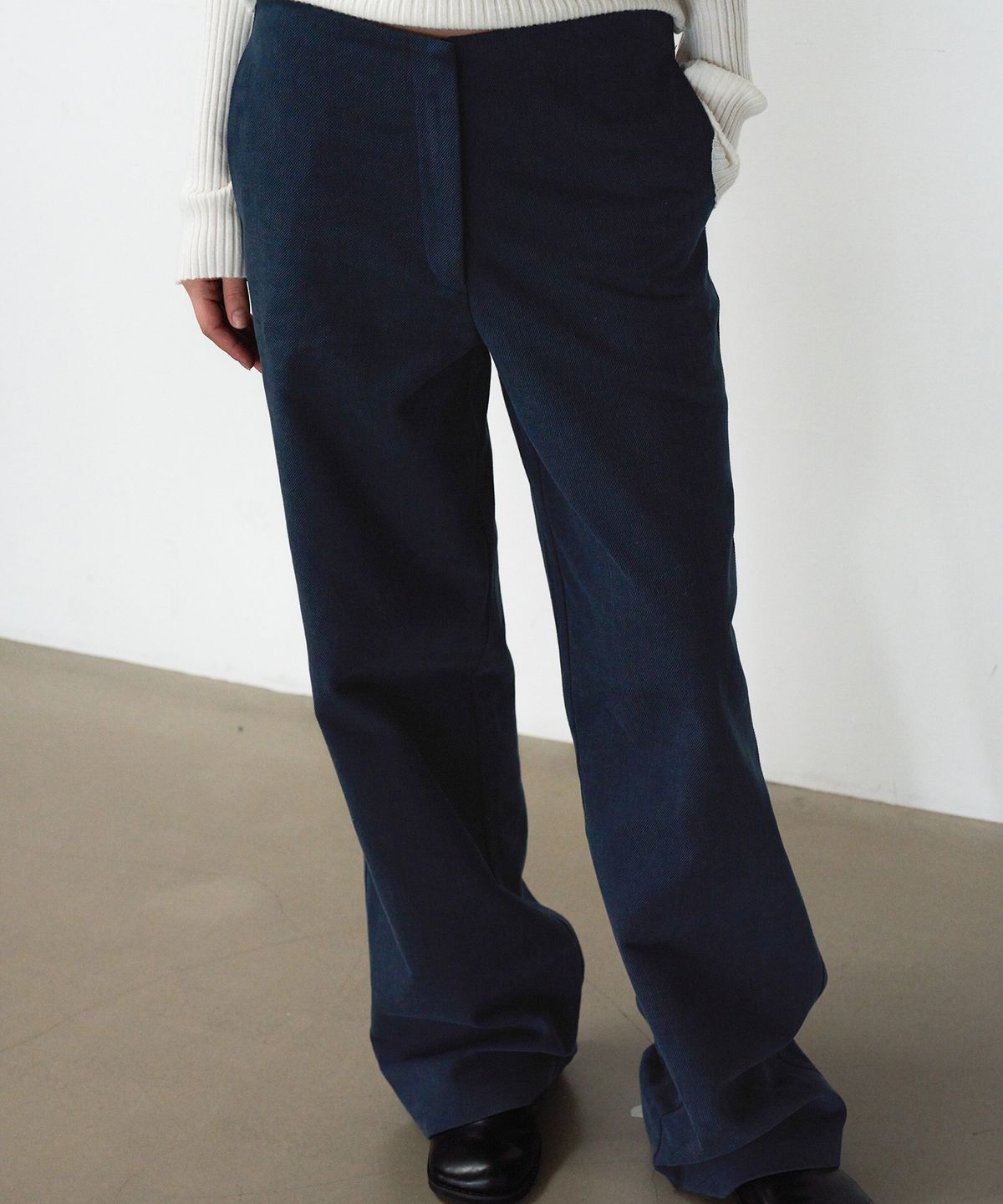 린테(LYNTE) Cottonless Pants (Deep Faded Blue)