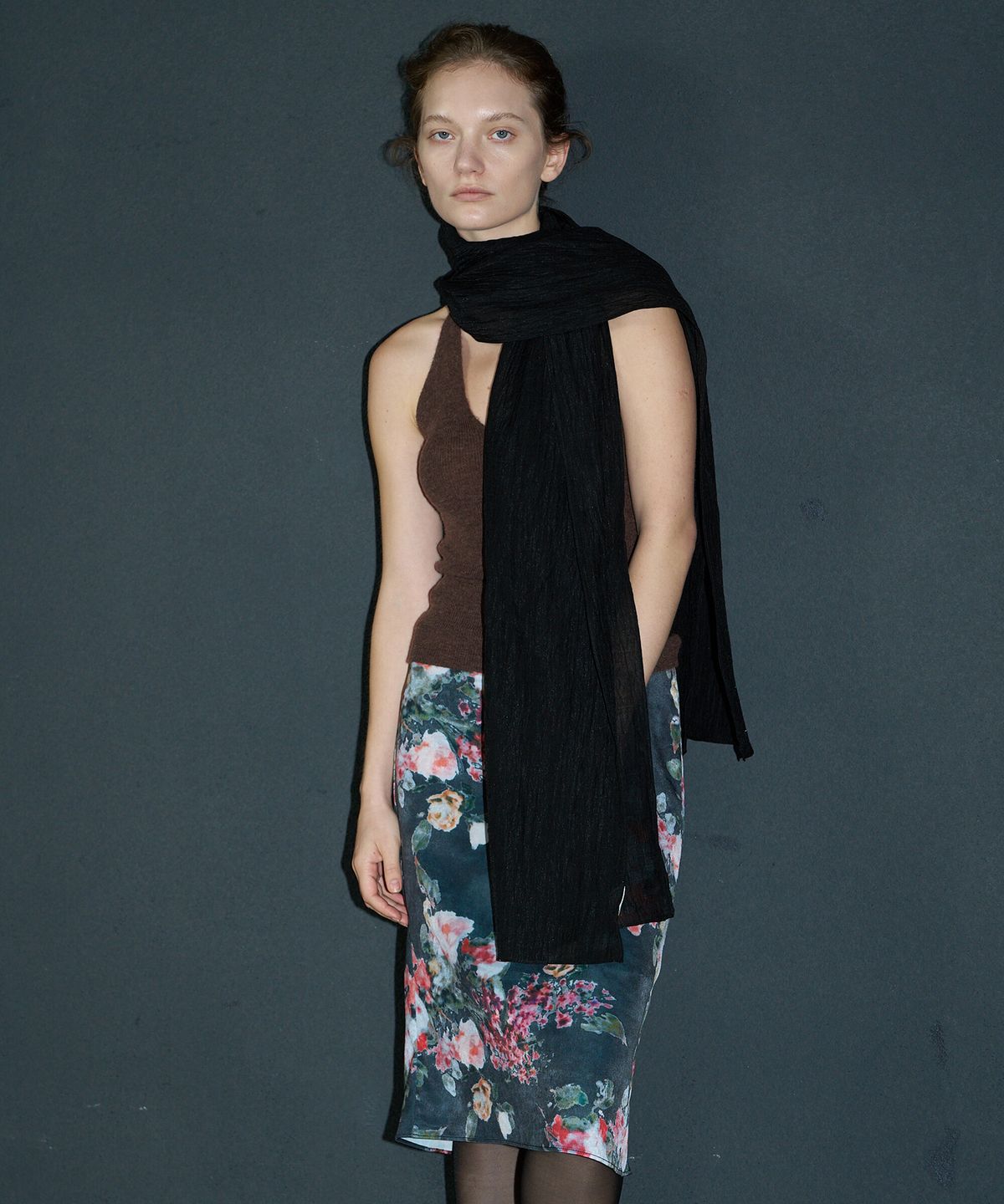 린테(LYNTE) Blurred Floral Midi Skirt (Midnight Charcoal)