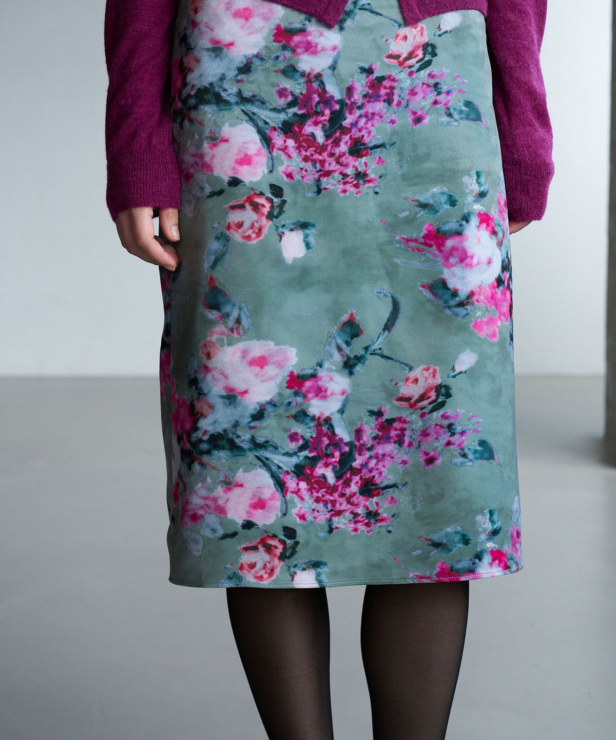 린테(LYNTE) Blurred Floral Midi Skirt (Sage Green)