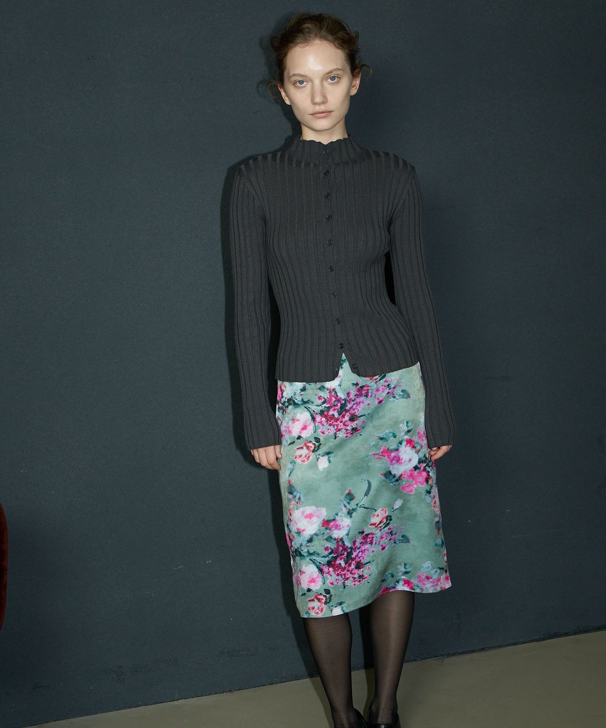 린테(LYNTE) Blurred Floral Midi Skirt (Sage Green)