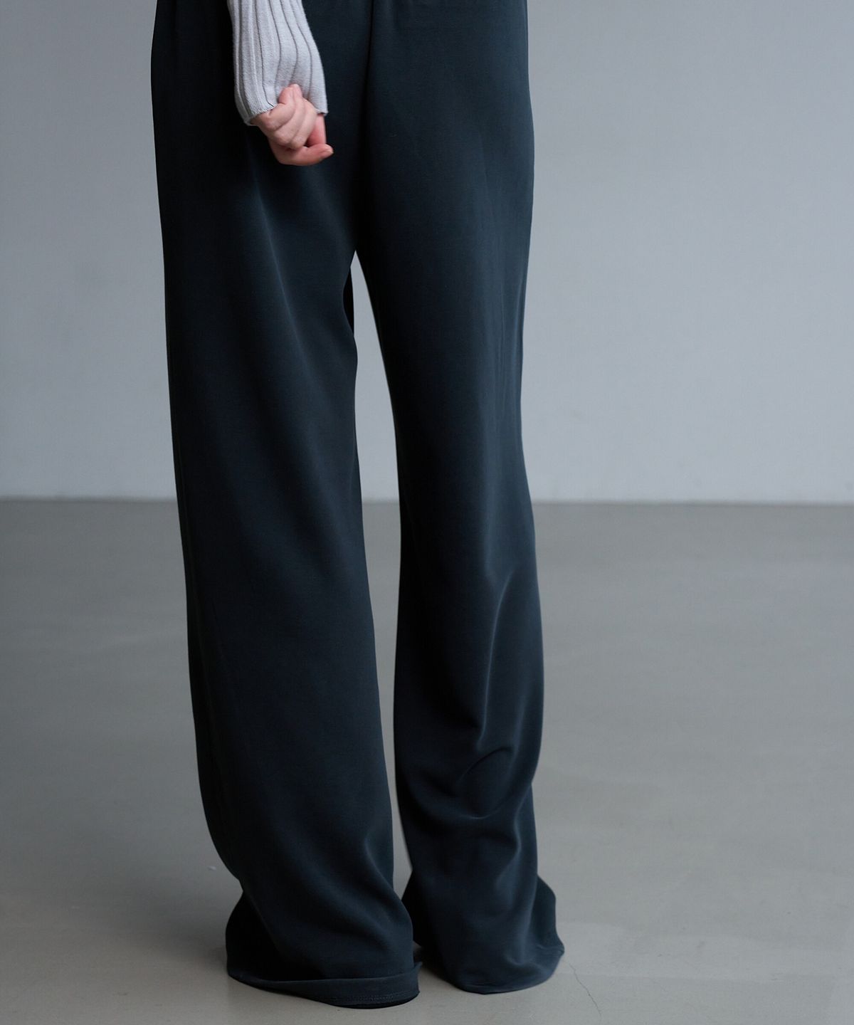 린테(LYNTE) Fluid Modal Pants (Deep Ink)