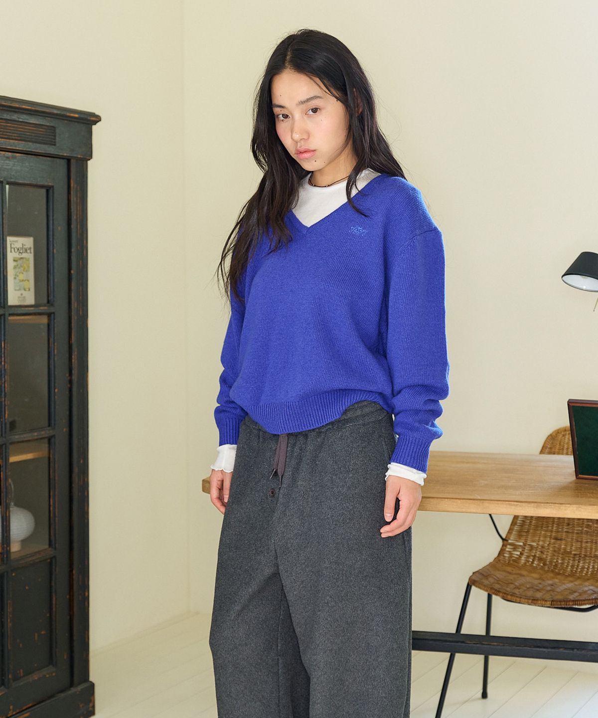 홈바디띵즈(HOMEBODY THINGS) HBT Wool V-Neck Knit (ROYAL BLUE)