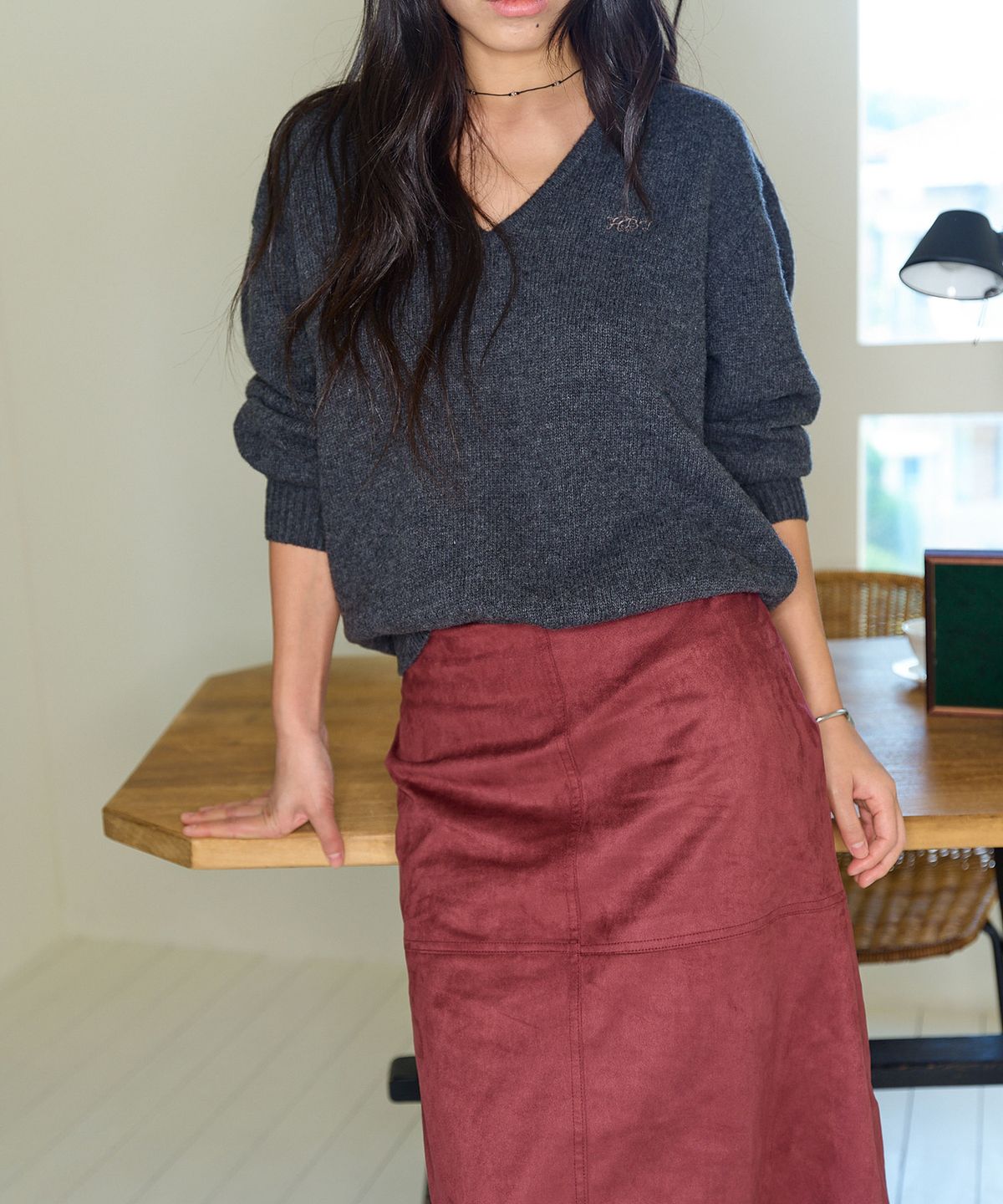 홈바디띵즈(HOMEBODY THINGS) HBT Wool V-Neck Knit (CHARCOAL)
