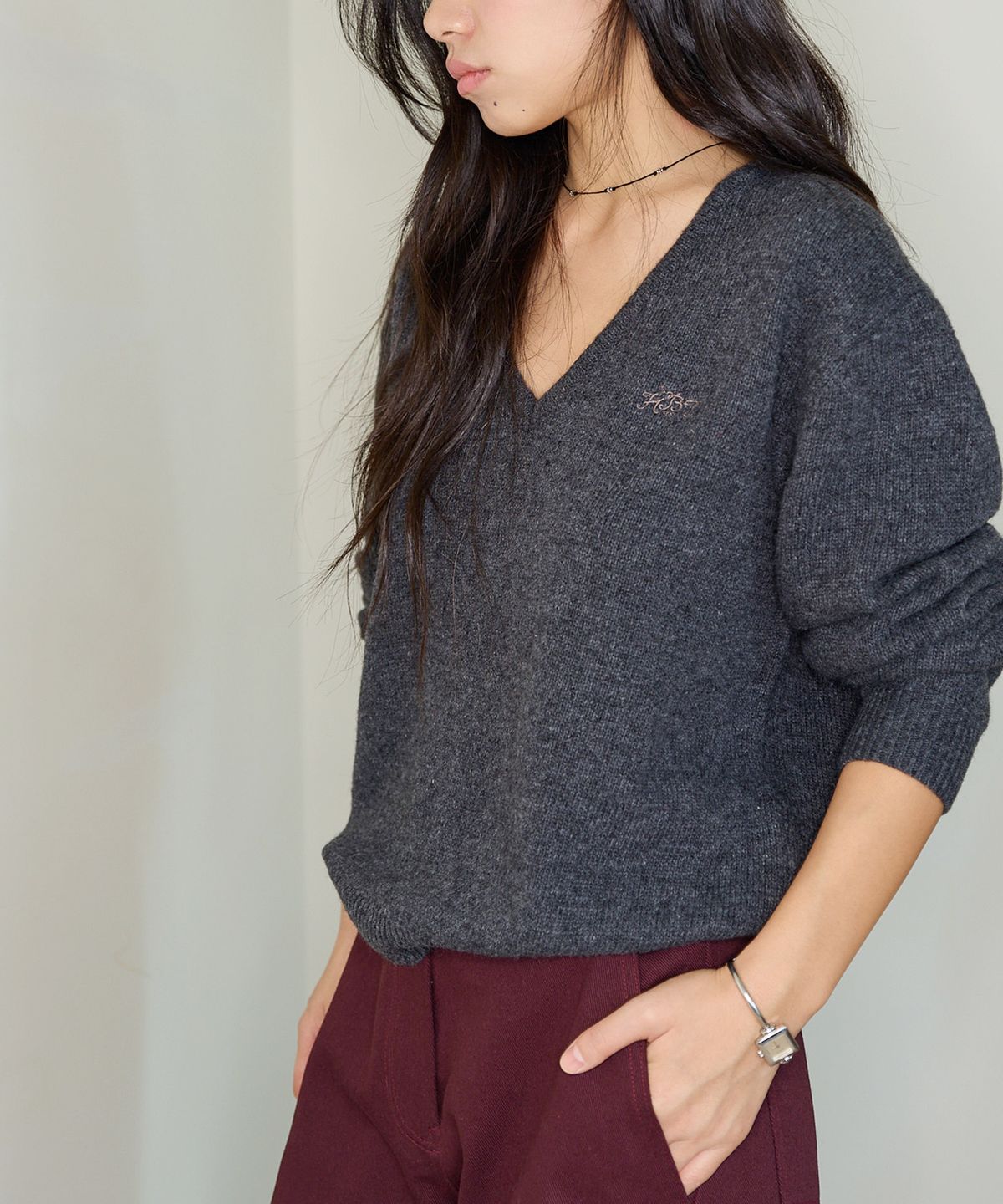 홈바디띵즈(HOMEBODY THINGS) HBT Wool V-Neck Knit (CHARCOAL)