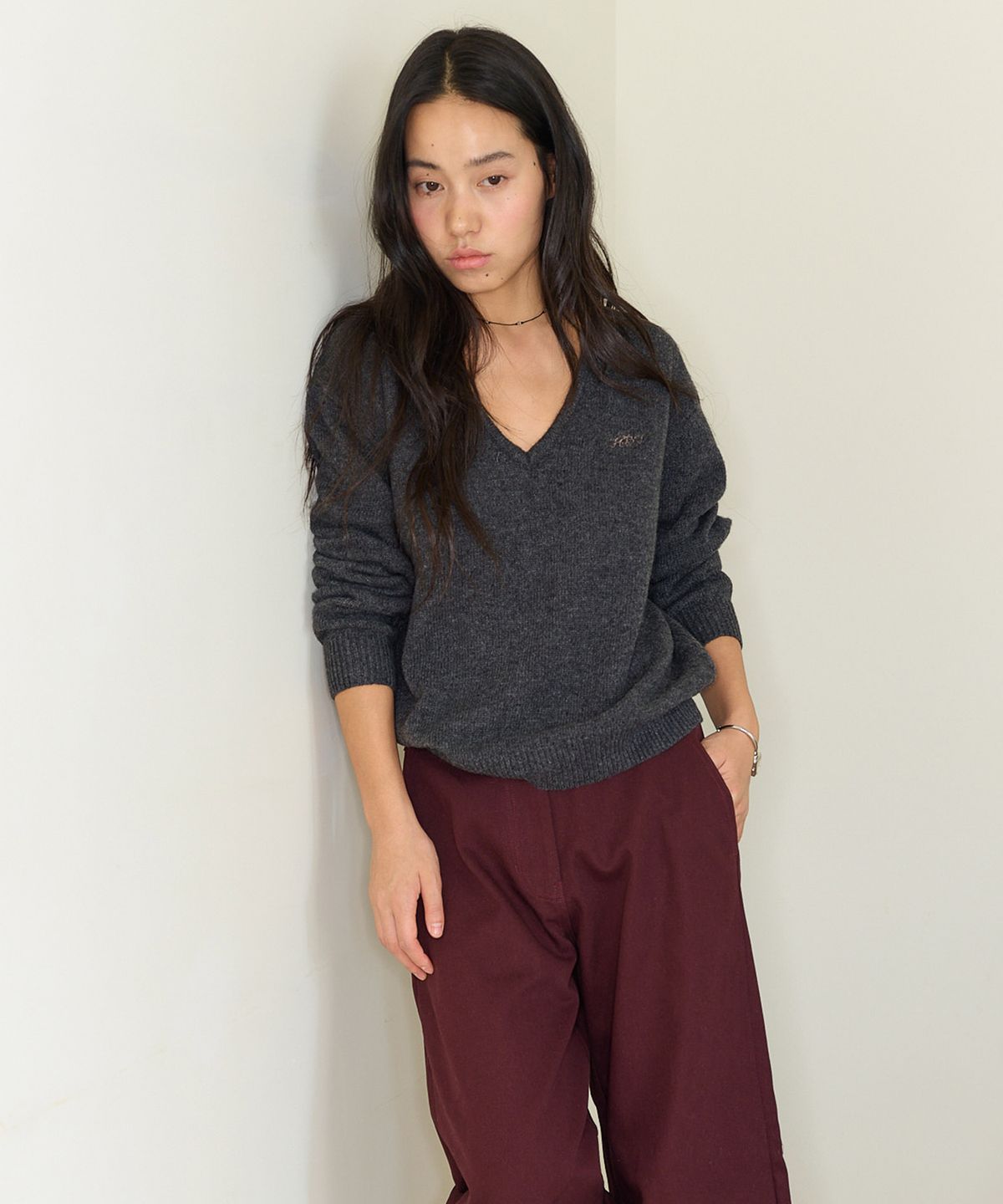 홈바디띵즈(HOMEBODY THINGS) HBT Wool V-Neck Knit (CHARCOAL)