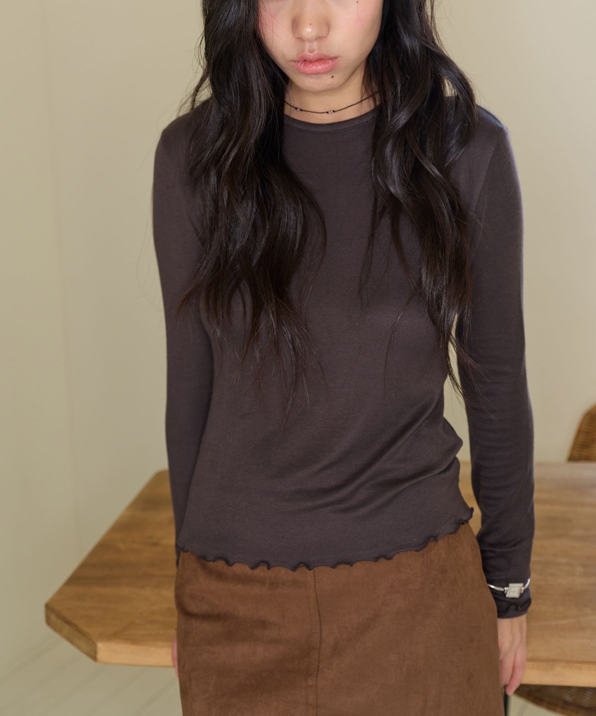 홈바디띵즈(HOMEBODY THINGS) Tencel Wool Lettuce Long Sleeve Tee (DARK BROWN)