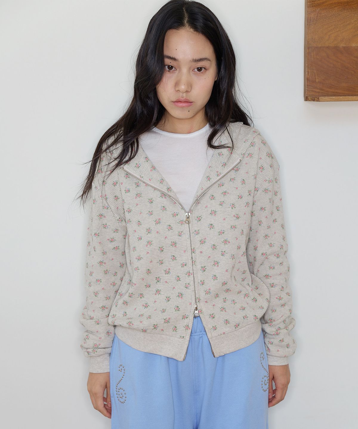 홈바디띵즈(HOMEBODY THINGS) Tiny Flower Hoodie Zip-Up (OATMEAL)