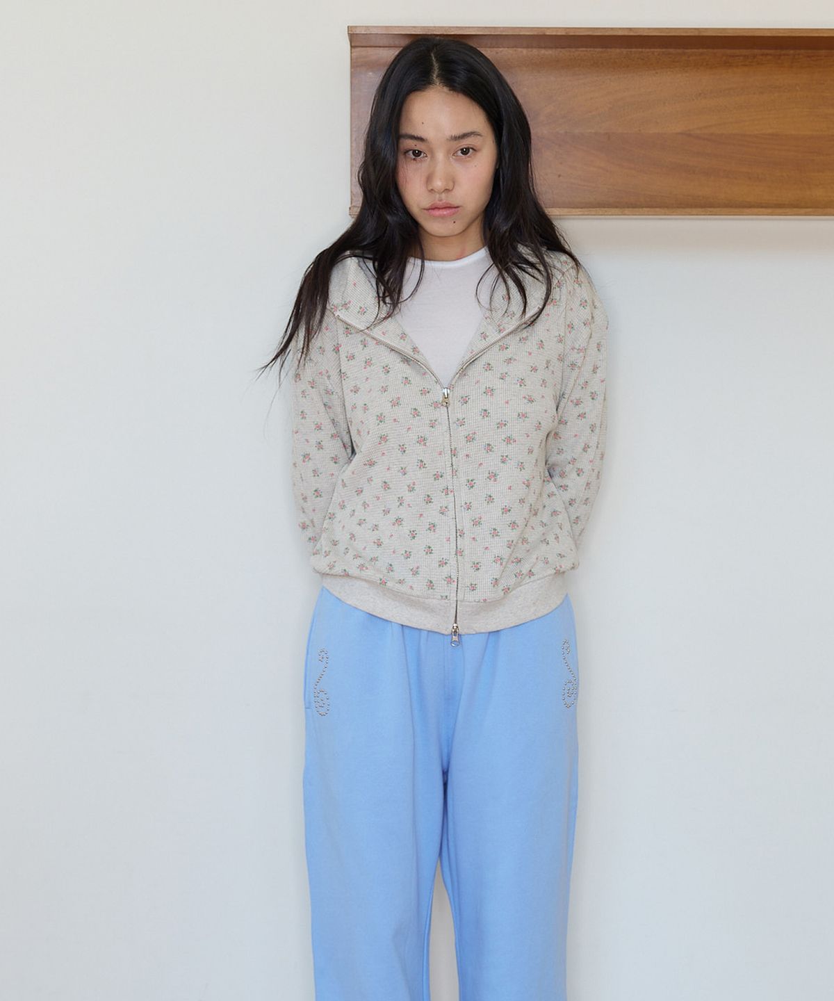 홈바디띵즈(HOMEBODY THINGS) Tiny Flower Hoodie Zip-Up (OATMEAL)